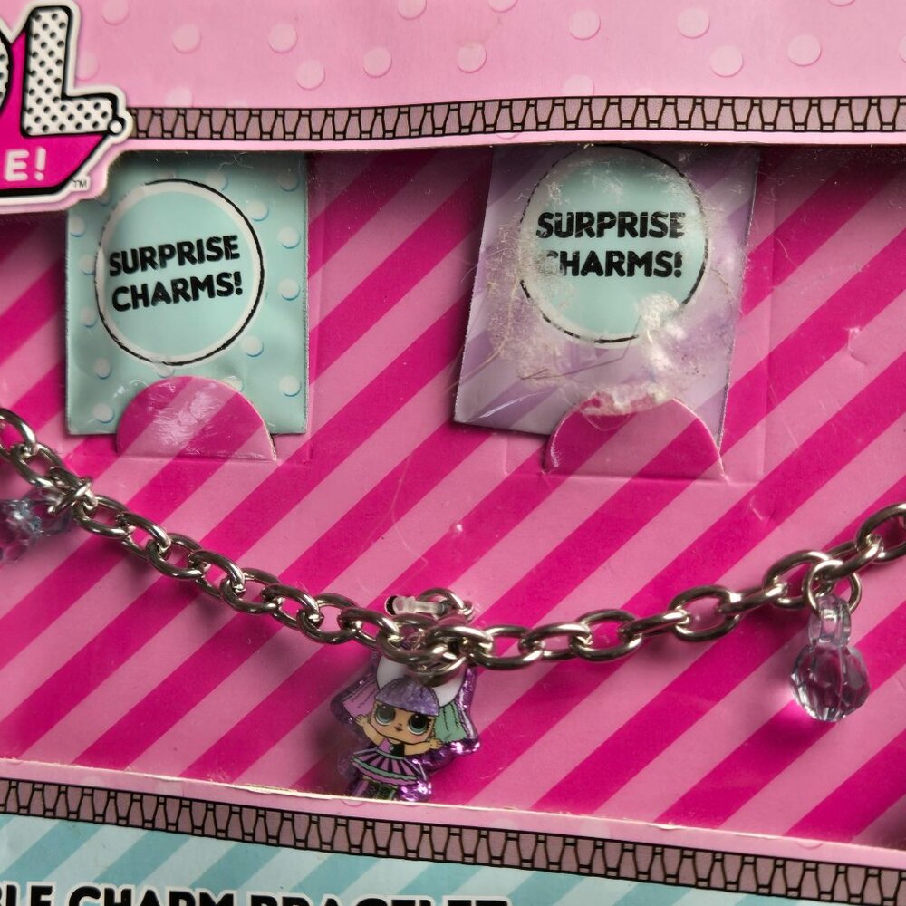 LOL Surprise! Interchangeable Charm Bracelet With 3 Charms (2 Surprises) - Picture 2 of 9